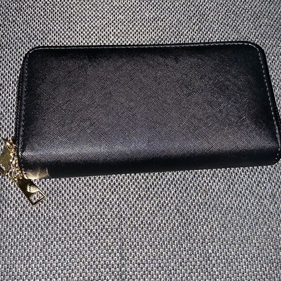 Wallet    - Picture 1 of 7